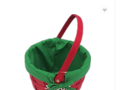 圣诞礼物篮红色木篮子与绿色织物内衬