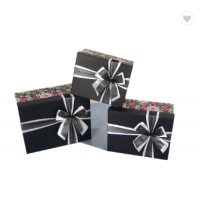 长方形礼品纸盒黑色包装纸箱与彩带蝴蝶结