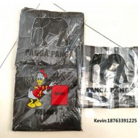 中国制造商制造了印有唐老鸭图案的黑色t恤包