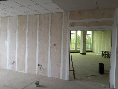 Lightweight strips for building partition walls